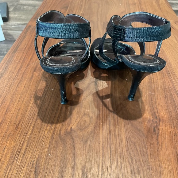 Tahari Pumps - Picture 2 of 5